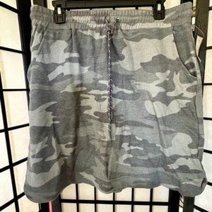 Camo print skirt NWT